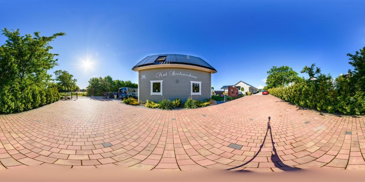 Domki Nad Rozlewiskiem Basen, Malpi Gaj W Swietlicy - Wszystko Dla Dzieci Sarbinowo Exteriör bild